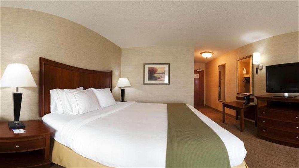 Holiday Inn Express Hotel & Suites Urbana-Champaign-U Of I Area By Ihg Exterior foto