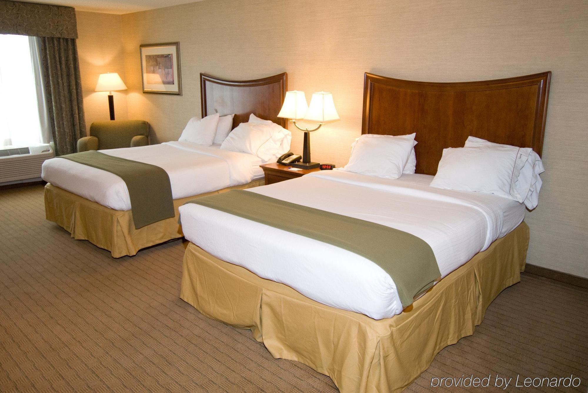 Holiday Inn Express Hotel & Suites Urbana-Champaign-U Of I Area By Ihg Exterior foto