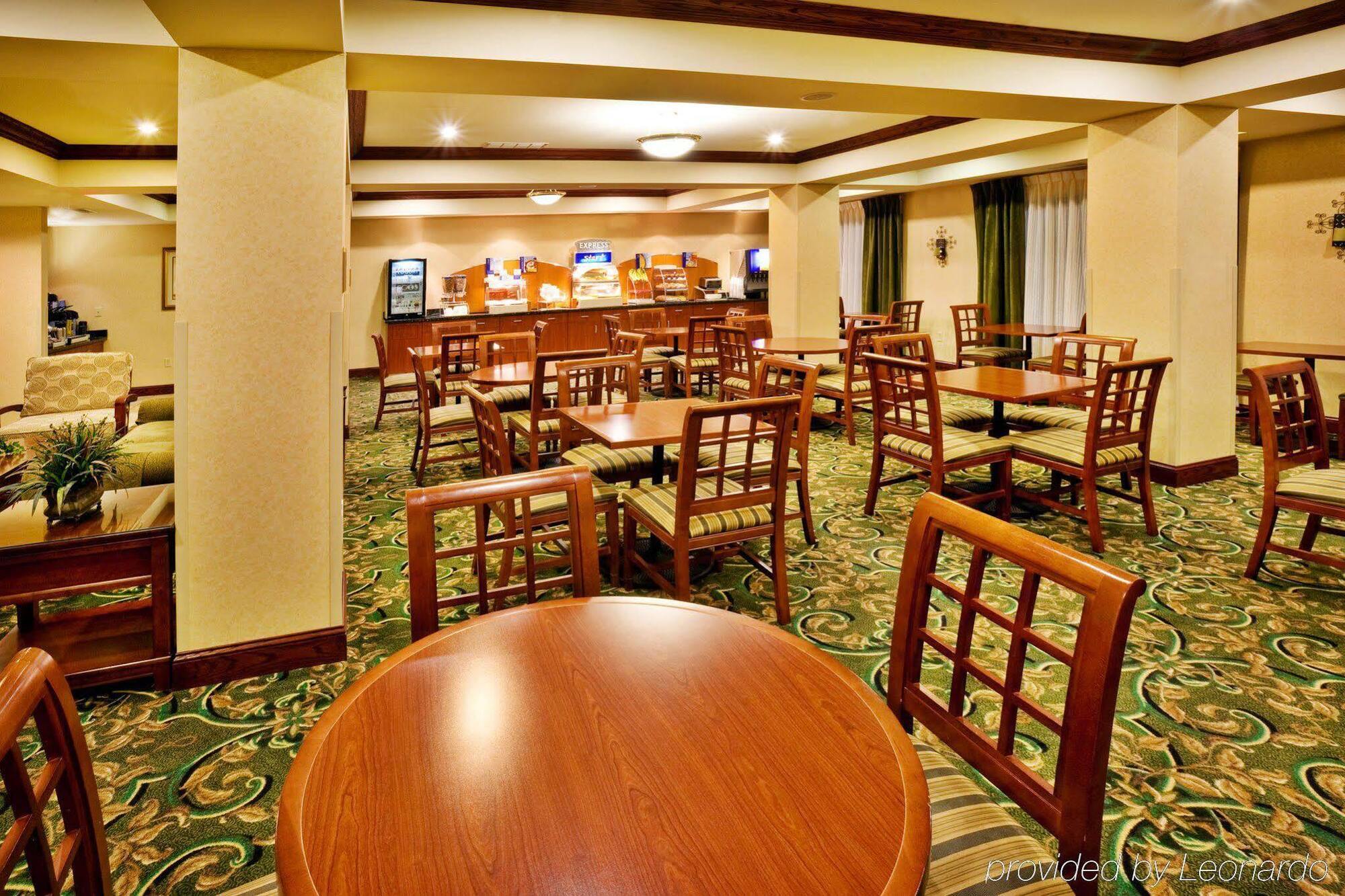 Holiday Inn Express Hotel & Suites Urbana-Champaign-U Of I Area By Ihg Exterior foto